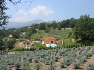 Xtrallusion photo library of independent, self-guided walking and sightseeing holidays in Italy. Pictures, images, photos and photographs taken along the way of this 1-day walking itinerary, to give you a visual impression of the day's walk.